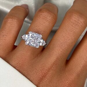 Elegant Luxury Moissanite Ring
